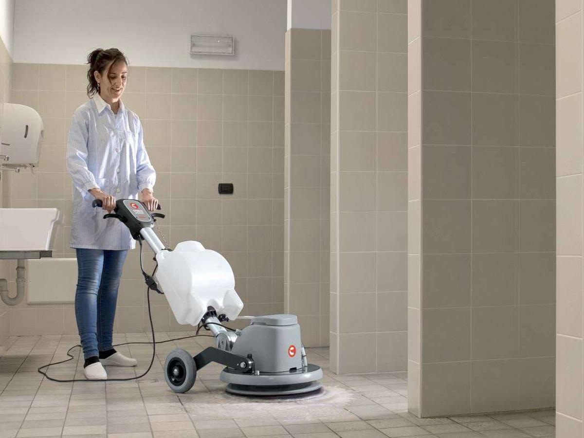 Monospazzole Comac: Uomo a Terra o Uomo a Bordo? Scopri le Differenze